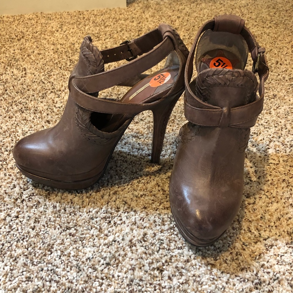 Max studio heeled booties